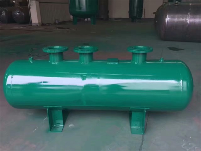 1679991473376569.jpeg 泰兴泰兴泰兴蒸汽分气缸1.jpeg